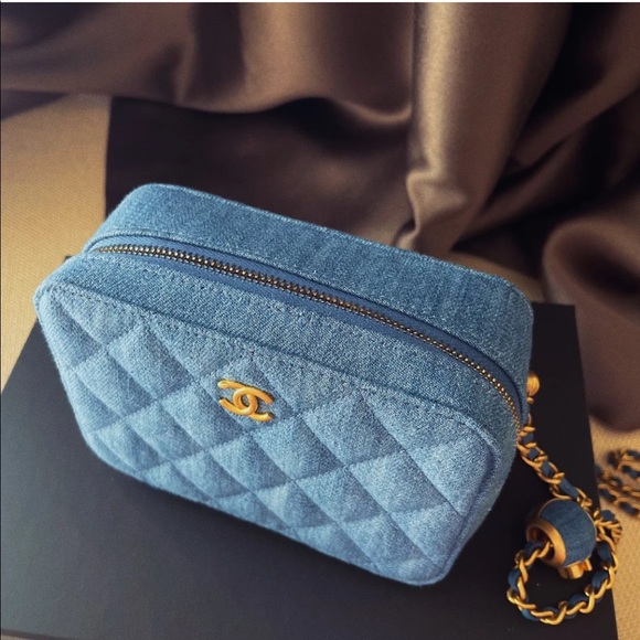 ✨SOLD✨New Auth Chanel 22C Denim Pearl Crush Camera Bag - Picture 12 of 13
